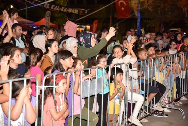 İmera Kartepelilere Unutulmaz Bir Gece Yaşattı