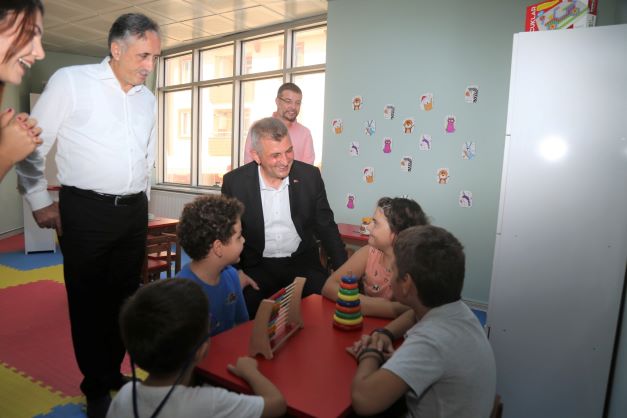 İşitme Engelli Çocuklar Sessiz Dünyalarından Eğitimle Çıkıyor