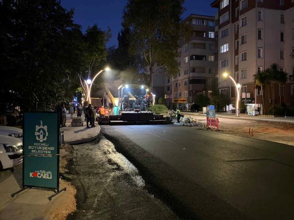 İzmit Atatürk Bulvarı’nda asfalt serimine başlandı