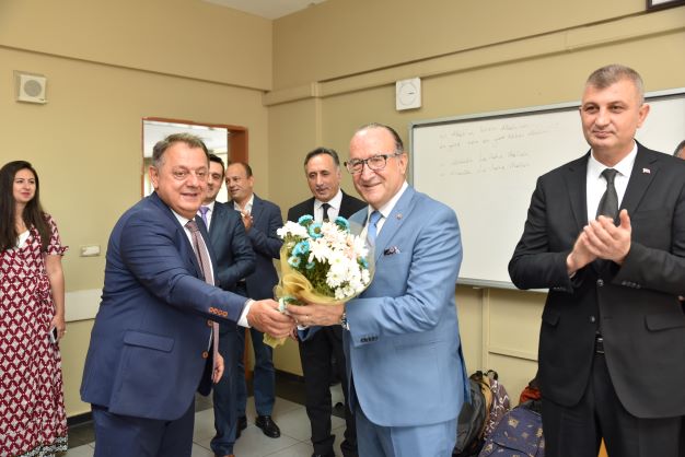 KSO’dan öğrencilere okul çantası ve kırtasiye malzemesi desteği