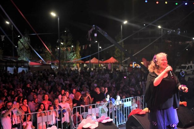 Kartepe Suzan Kardeş İle Coştu