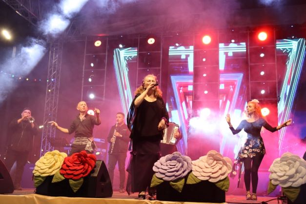 Kartepe Suzan Kardeş İle Coştu