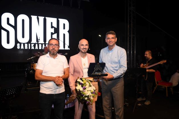 Kartepe'de Soner Sarıkabadayı Coşturdu