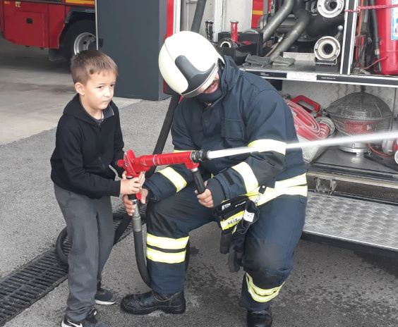 Minik öğrencilerden itfaiyeye ziyaret