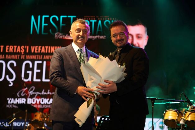 Neşet Ertaş, Kocaeli’de gönüllere yol açtı