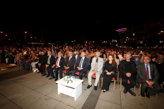 Neşet Ertaş, Kocaeli’de gönüllere yol açtı