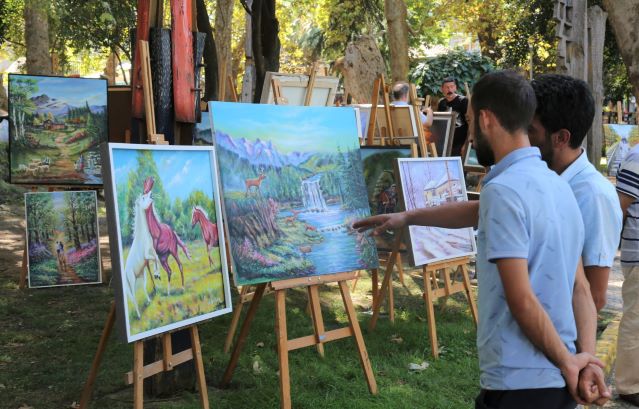 Üç Sanatçının Resimleri Değirmendere'de Sergiye Dönüştü