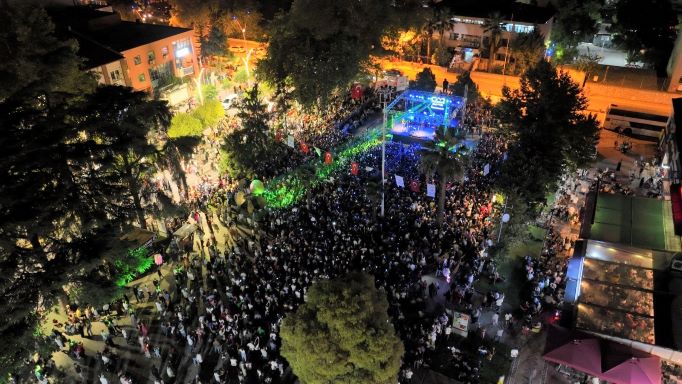 Zafer Bayramı Coşkusu Manuş Baba İle Gölcük'ü Sardı