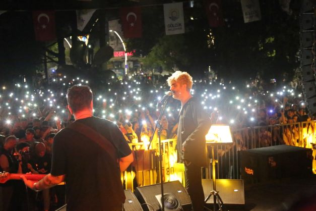 Zafer Bayramı Coşkusu Manuş Baba İle Gölcük'ü Sardı
