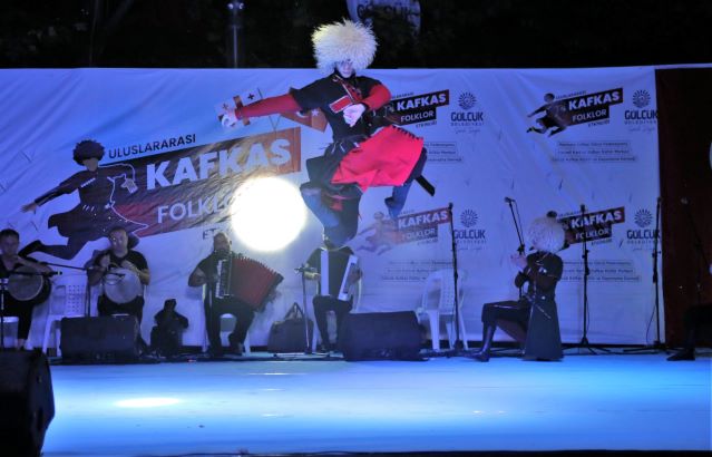 Gölcük Anıtpark’ta Kafkas Rüzgarı