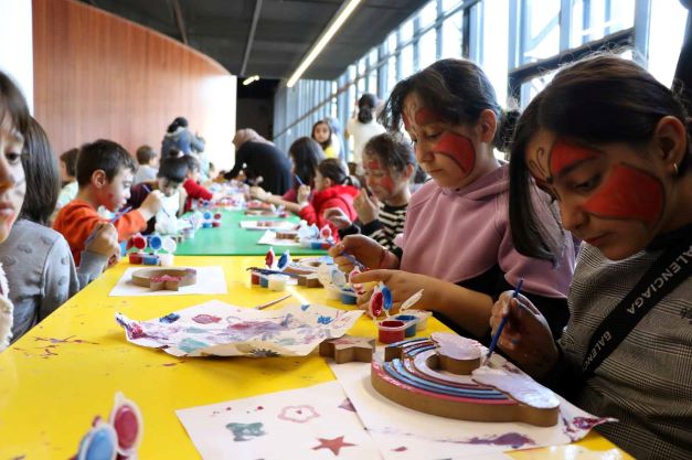Bu festivalde kadınlar eğleniyor, çocuklar oynuyor