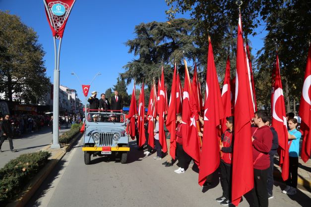 CUMHURİYET COŞKUSU GÖLCÜK’Ü SARDI
