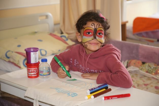 Çık Dışarıya Oynayalım şenliği Çocuk Hastanesi’nde