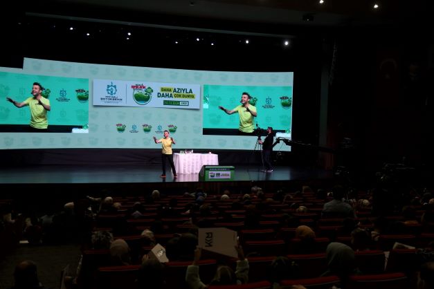 Filozof: Atıkları geri dönüştürmek zorundayız