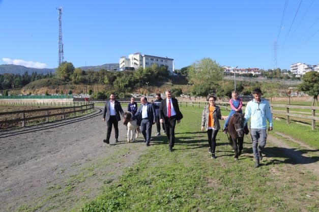 Gölcük'te Özel Çocuklar Ata Binme Heyecanı Yaşadılar