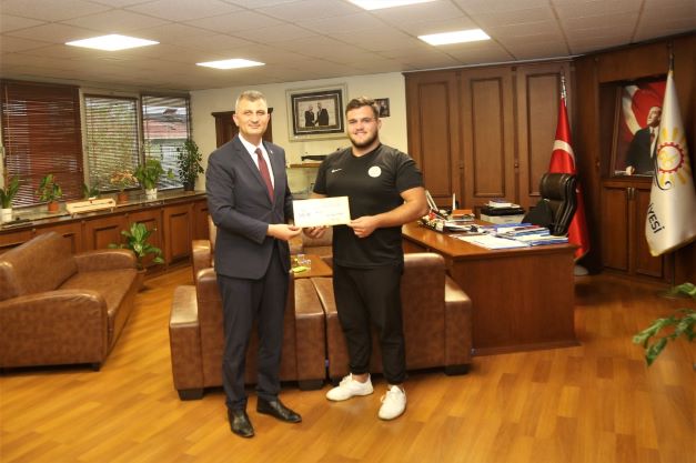Gölcük'ün Gururu Yunus Emre AkmanGölcük'ün Gururu Yunus Emre Akman