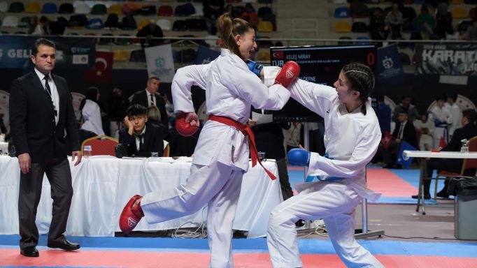 İller arası Karate Ligi Kocaeli’de nefes kesti