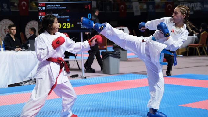 İller arası Karate Ligi Kocaeli’de nefes kesti