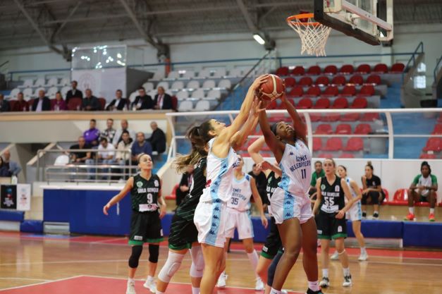 İzmitli periler, emin adımlarla zirveye: 81-71