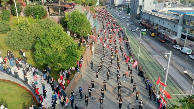 İzmit’te 29 Ekim coşkusu 1000 kişilik zeybek gösterisi ile yaşanacak