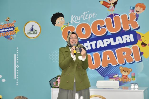 Kartepe'de Eğitimci Yazar Merve Gülcemal'e Yoğun İlgi