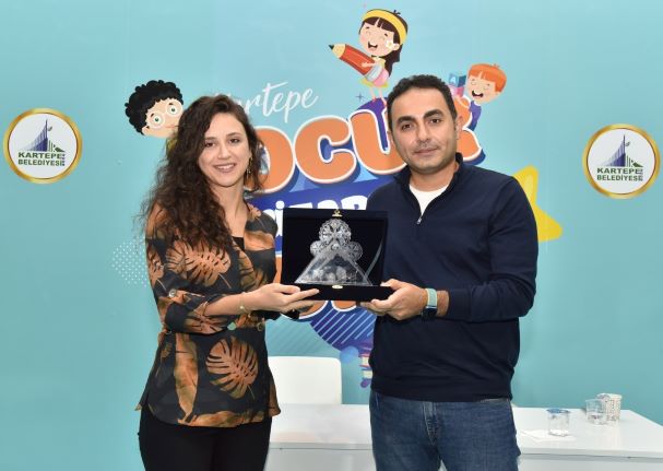 Psikolog,Yazar Beyhan Budak Kartepelilerle Buluştu