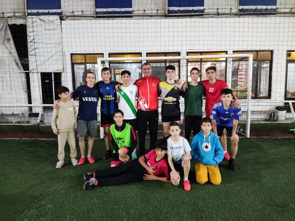 Gençlerin davetini geri çevirmedi