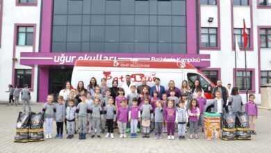 Öğrencilerden Patibüs’e mama desteği