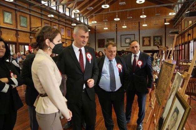 Öğretmenler Günü Gölcük’te Törenle Kutlandı