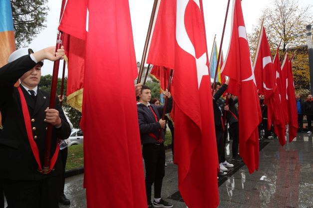 Öğretmenler Günü Gölcük’te Törenle Kutlandı