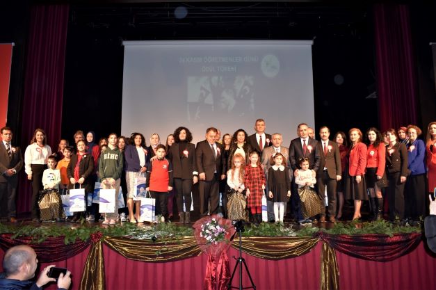 Öğretmenler Günü Gölcük’te Törenle Kutlandı