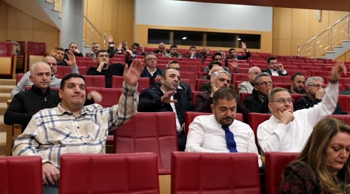 Berber ve kuaförlerin Pazar günü çalışma yasağı 6 ay ertelendi