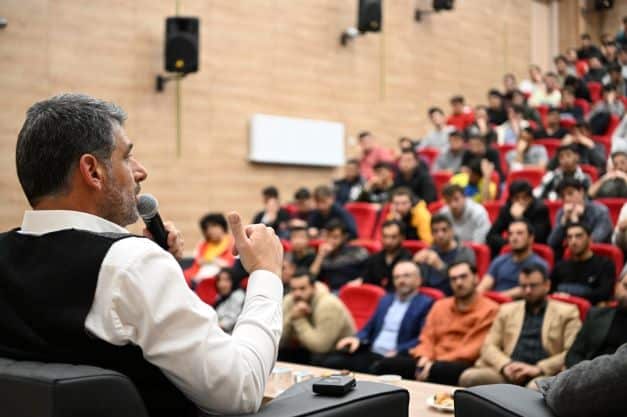 Gençlerden Kocaman'a Sevgi Seli