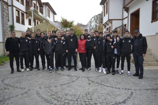 Gürcistan U-17 Futbol Takımı Aragvelebi Çalışmalarını Gölcük'te Sürdürüyor