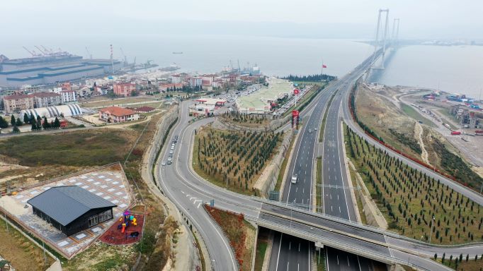 Köprü manzaralı seyir terası buluşma noktası olacak