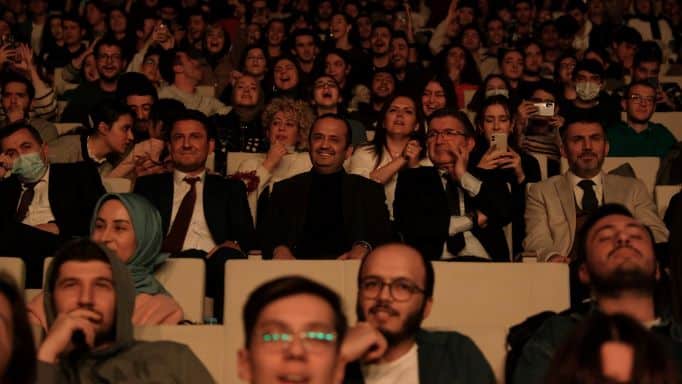 Üniversiteli gençler doyasıya eğlendi