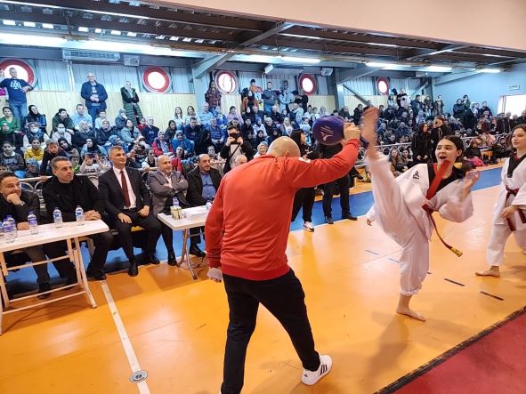 410 Gölcük Belediyesi Teakwando Sporcusu Kuşak Atladı