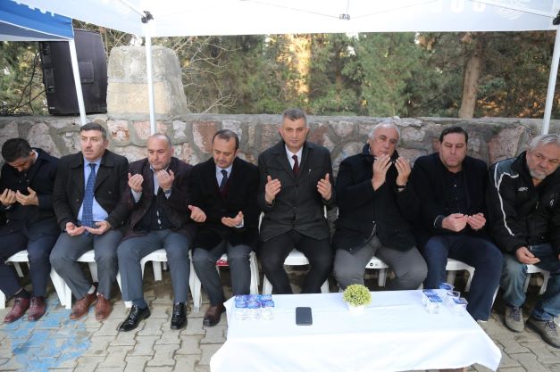 BJK Kulübü 6. Başkanı Aşeni Gölcük'te Kabri Başında Anıldı