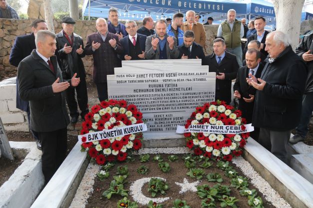 BJK Kulübü 6. Başkanı Aşeni Gölcük'te Kabri Başında Anıldı