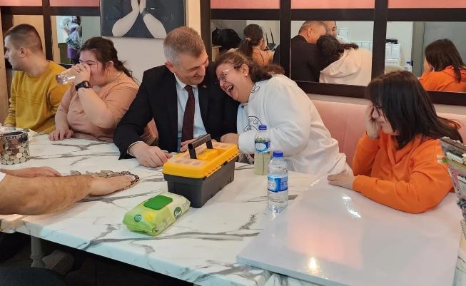 Down Kafede Atıklar Sanata Dönüştü