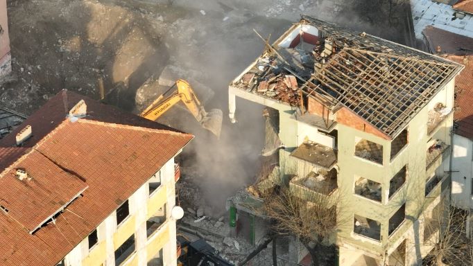 Gölcük Merkez Kentsel Dönüşümde Yıkım Çalışmaları Başladı