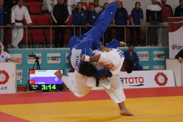 Kağıtspor, judoda süper lige yükseldi