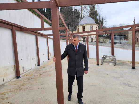 Örcün Sultan Baba’da el emeği ürün satış noktası yapımı başladı.