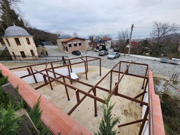 Örcün Sultan Baba’da el emeği ürün satış noktası yapımı başladı.