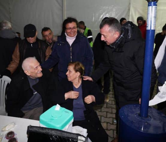 Büyükşehir 156 araç ve 524 personelle deprem bölgesinde