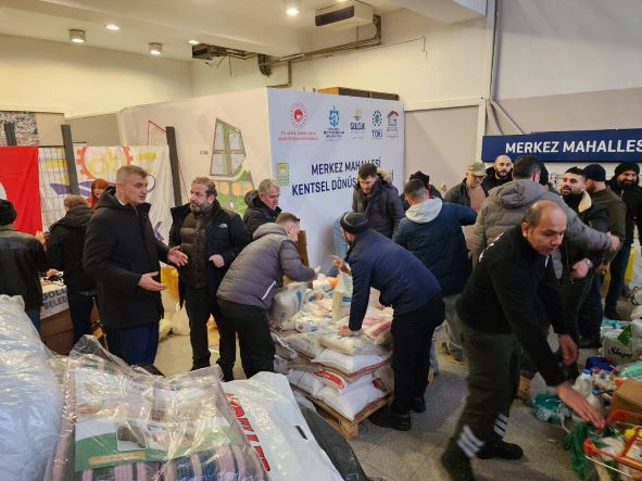 Gölcüklüler, Depremzedeler İçin Seferber Oldu