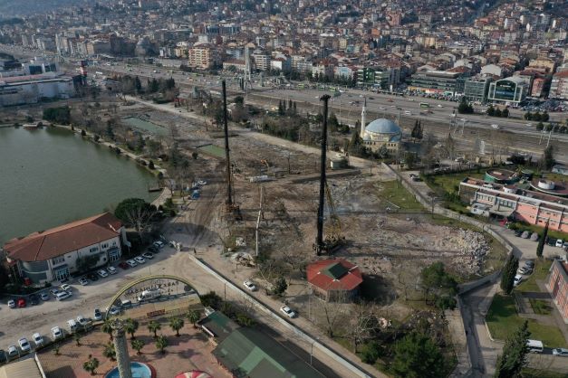 İzmit Millet Bahçesinde çalışma devam ediyor