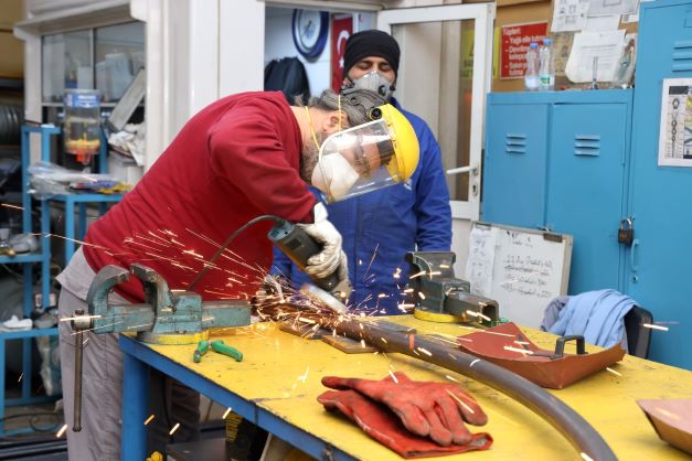 KO-MEK depremzedeler için çadır hazırladı