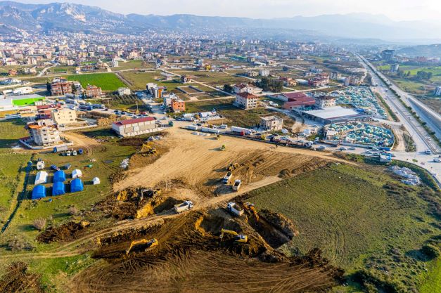 Kocaeli Büyükşehir ile AFAD’dan Hatay Defne’ye çadır kent