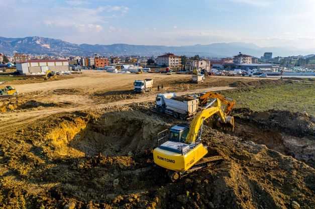 Kocaeli Büyükşehir ile AFAD’dan Hatay Defne’ye çadır kent